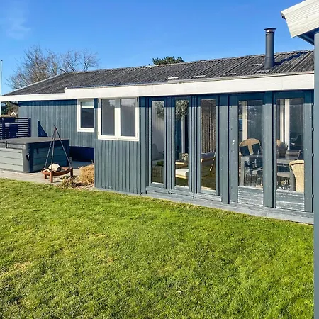 Holiday home Gorgeous In With Jacuzzi *